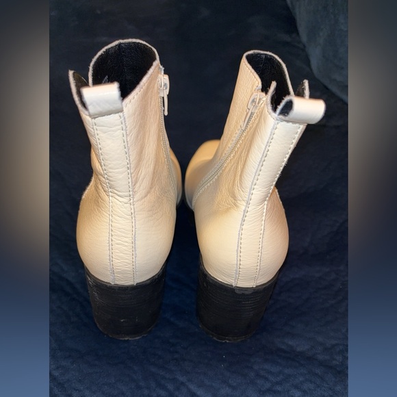 BARELY WORN - LUCKY BRAND Womens Beige Worrin Leather Booties 10M - Picture 5 of 6